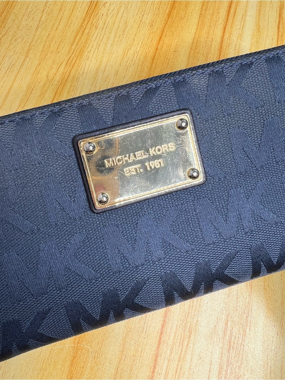 Michael Kors Jet Set Continental Zip Around Wallet/Wrist - Picture 2 of 16